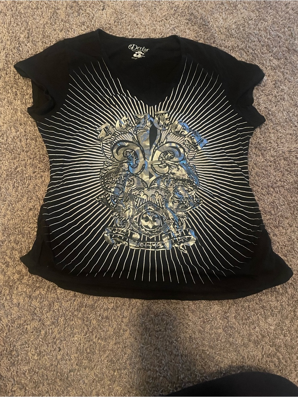 Dereon Black Short-Sleeve Tee with Metallic Silver Crest Y2K
